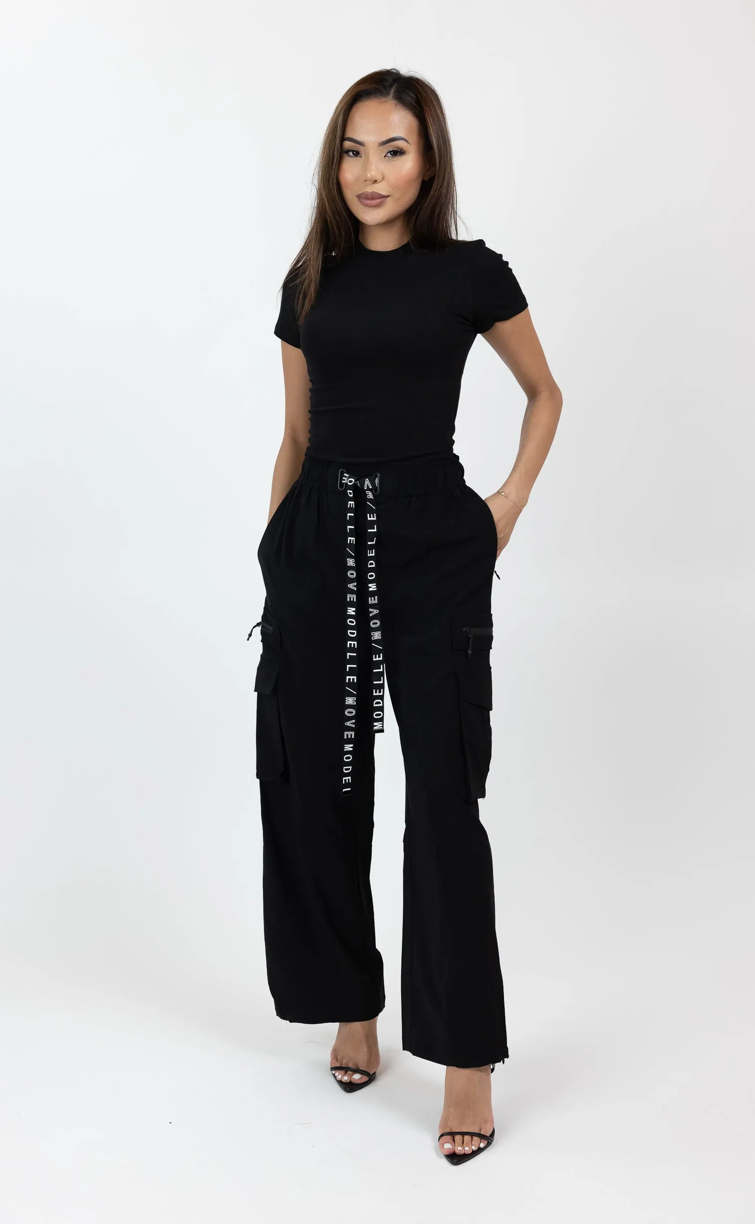 Modelle/Move Wide Leg Cargo Pants