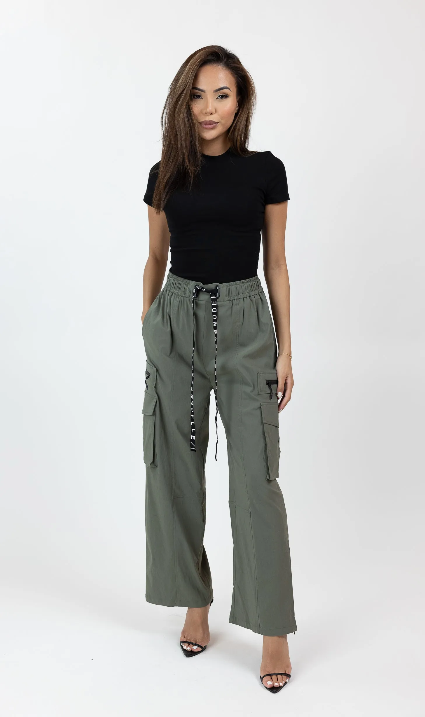 Modelle/Move Wide Leg Cargo Pants