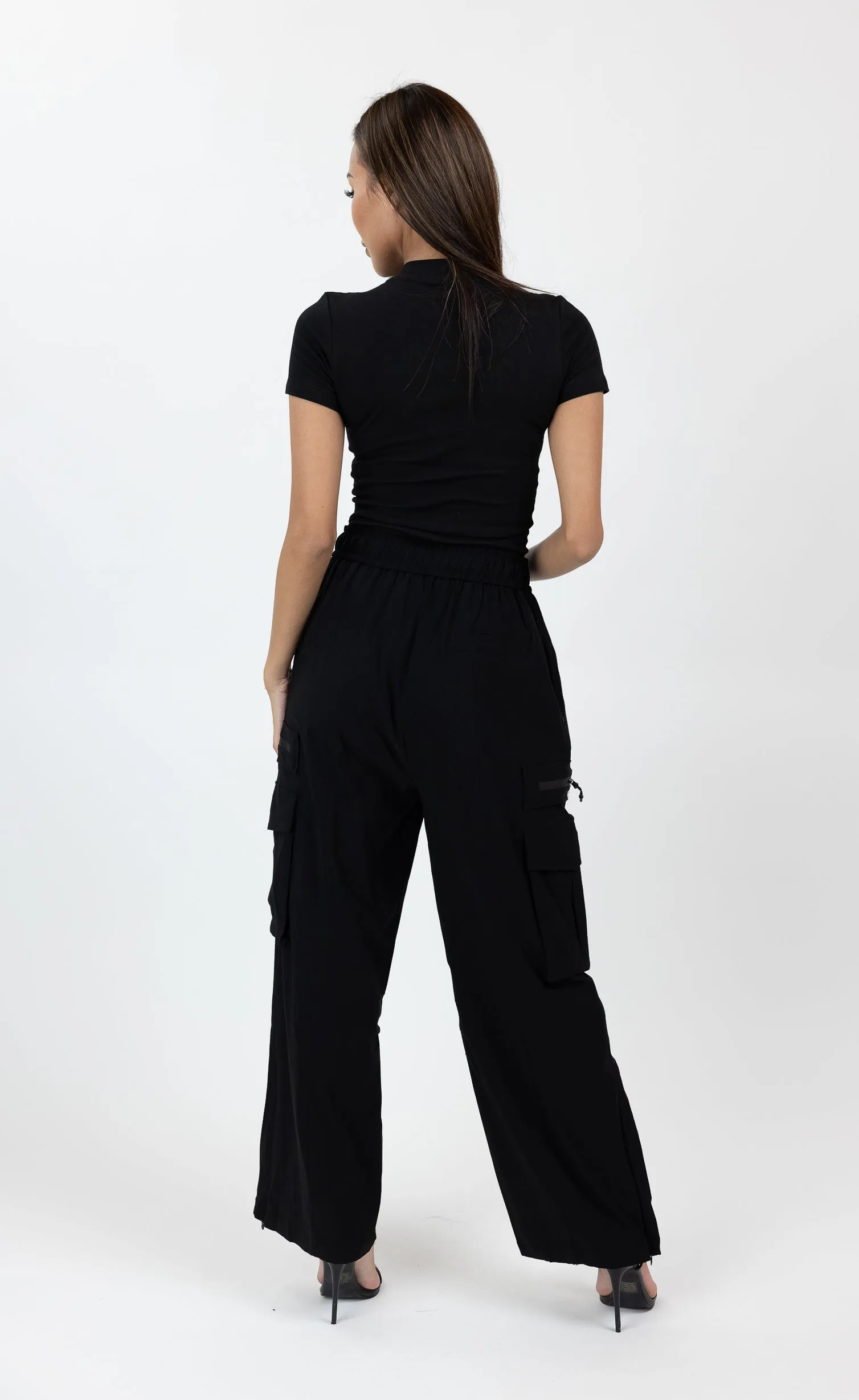 Modelle/Move Wide Leg Cargo Pants