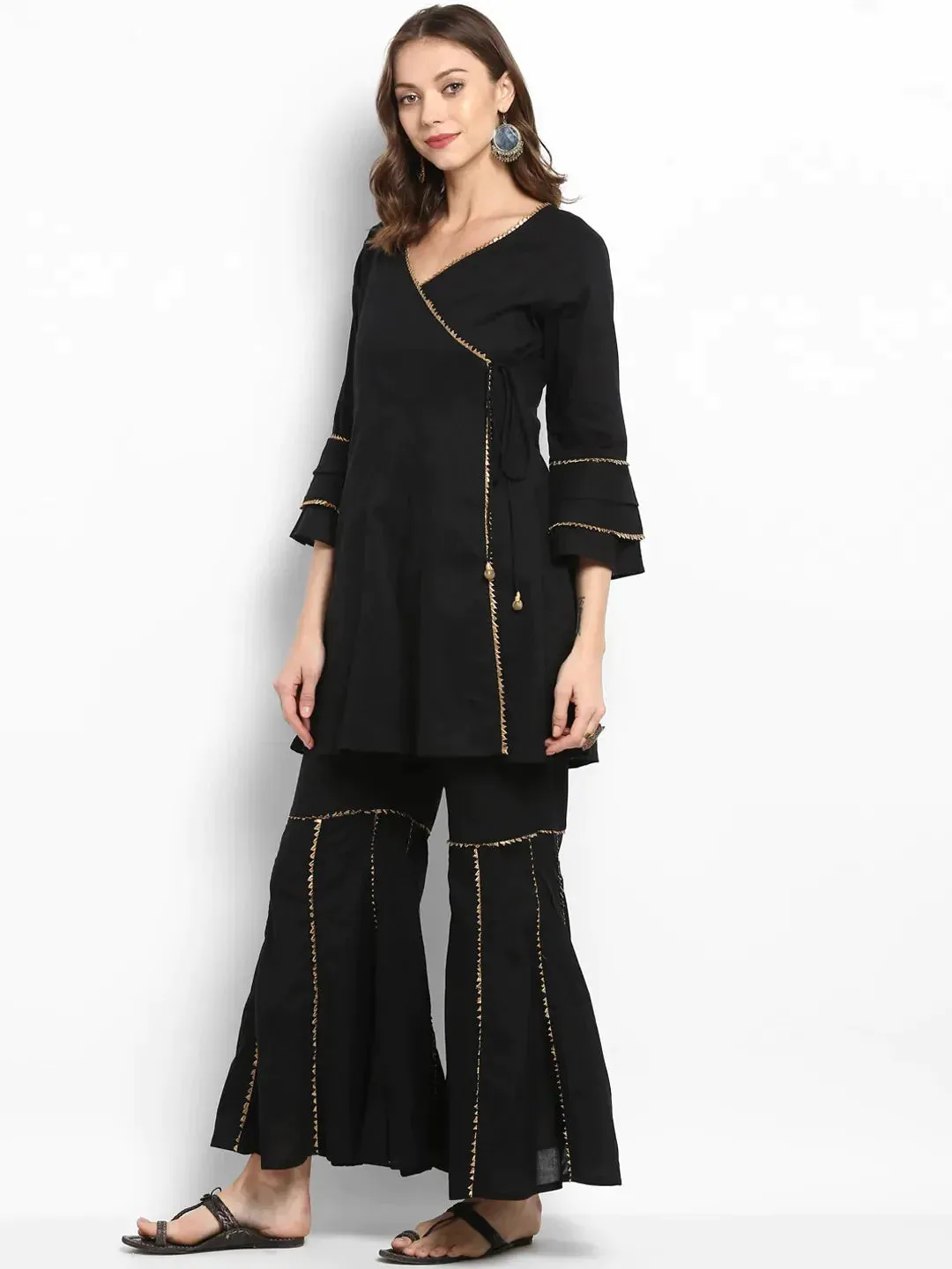 Women'S Black Solid Kurta With Sharara