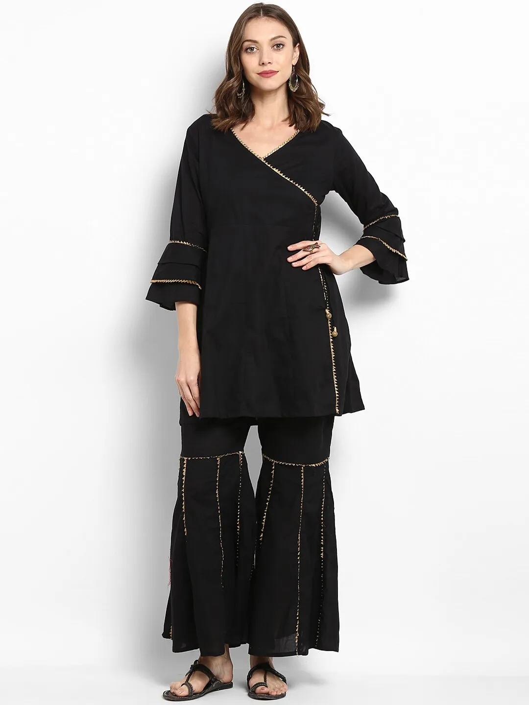 Women'S Black Solid Kurta With Sharara